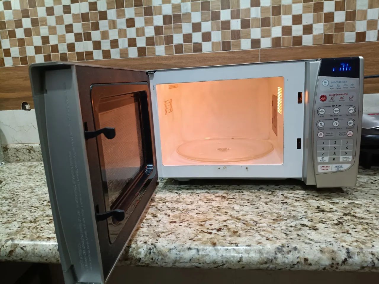 FORNO MICROONDAS COM DEFEITO - Foto 3
