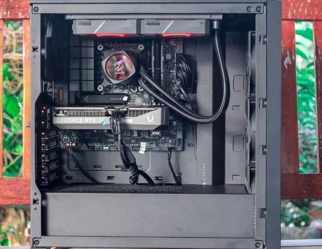 i7 12700K - 32GB - RTX 5060Ti - Foto 3