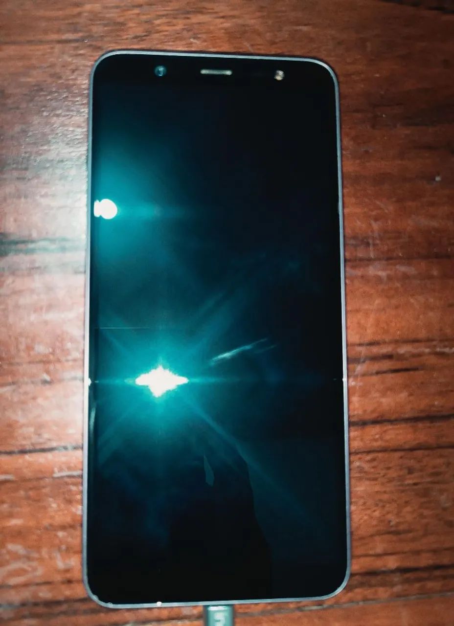 vende-se celular Samsung J8 - Foto 3