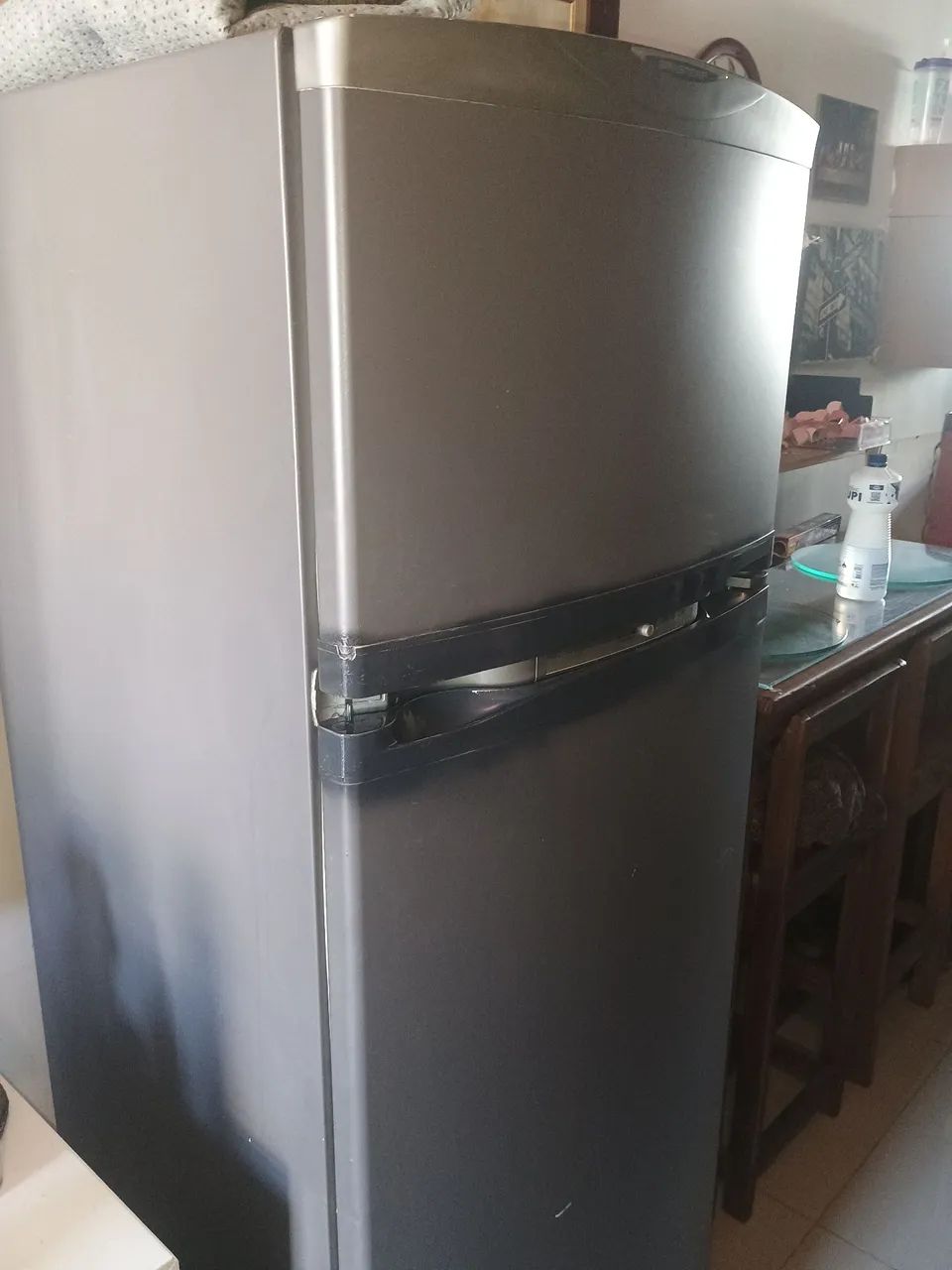 VENDO GELADEIRA FROST FREE USADA FUNCIONANDO OK 330 LITROS MARCAS DE USO - Foto 5