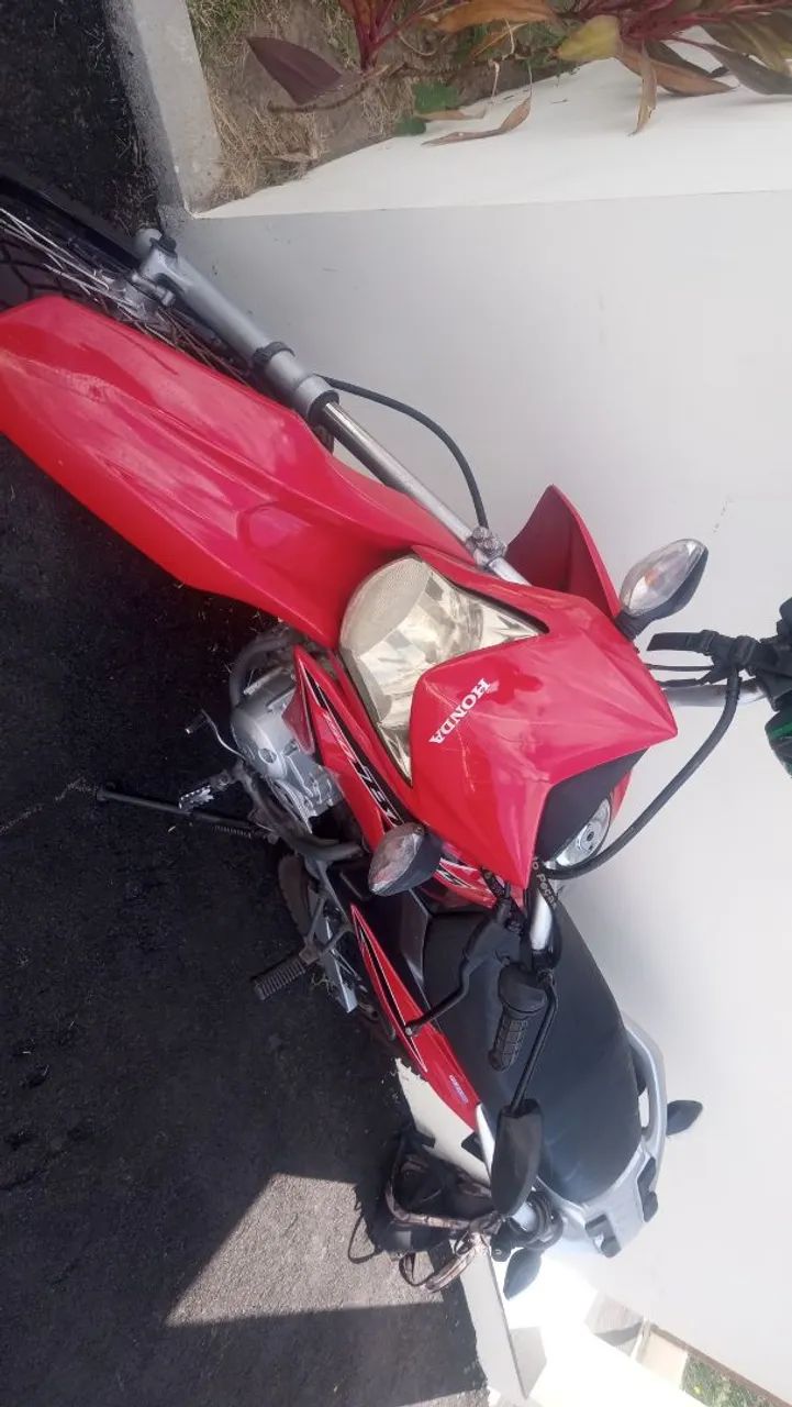 Vendo moto lá 150 super conservado 