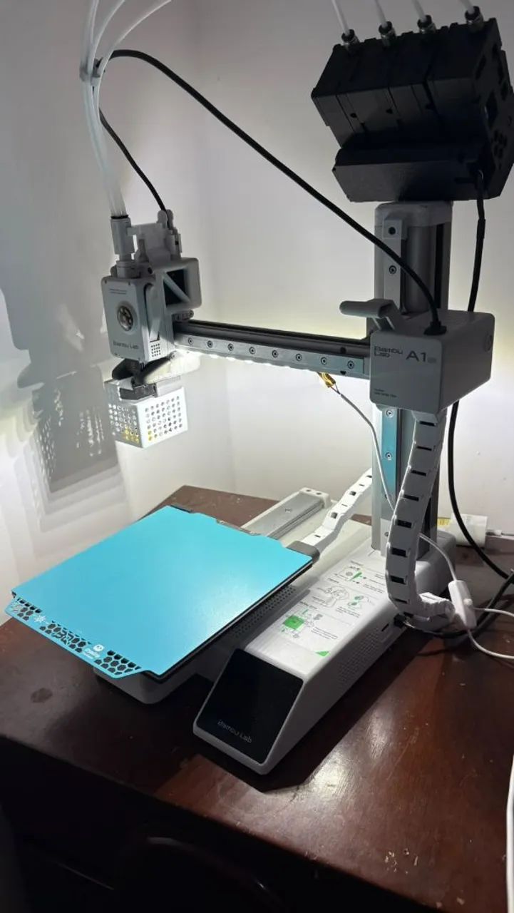 Impressora 3D Bambu Lab A1 Mine nova