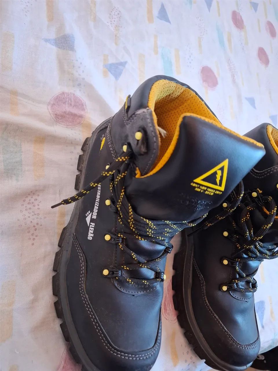 Bota EPI  com bico reforçado  - Foto 2