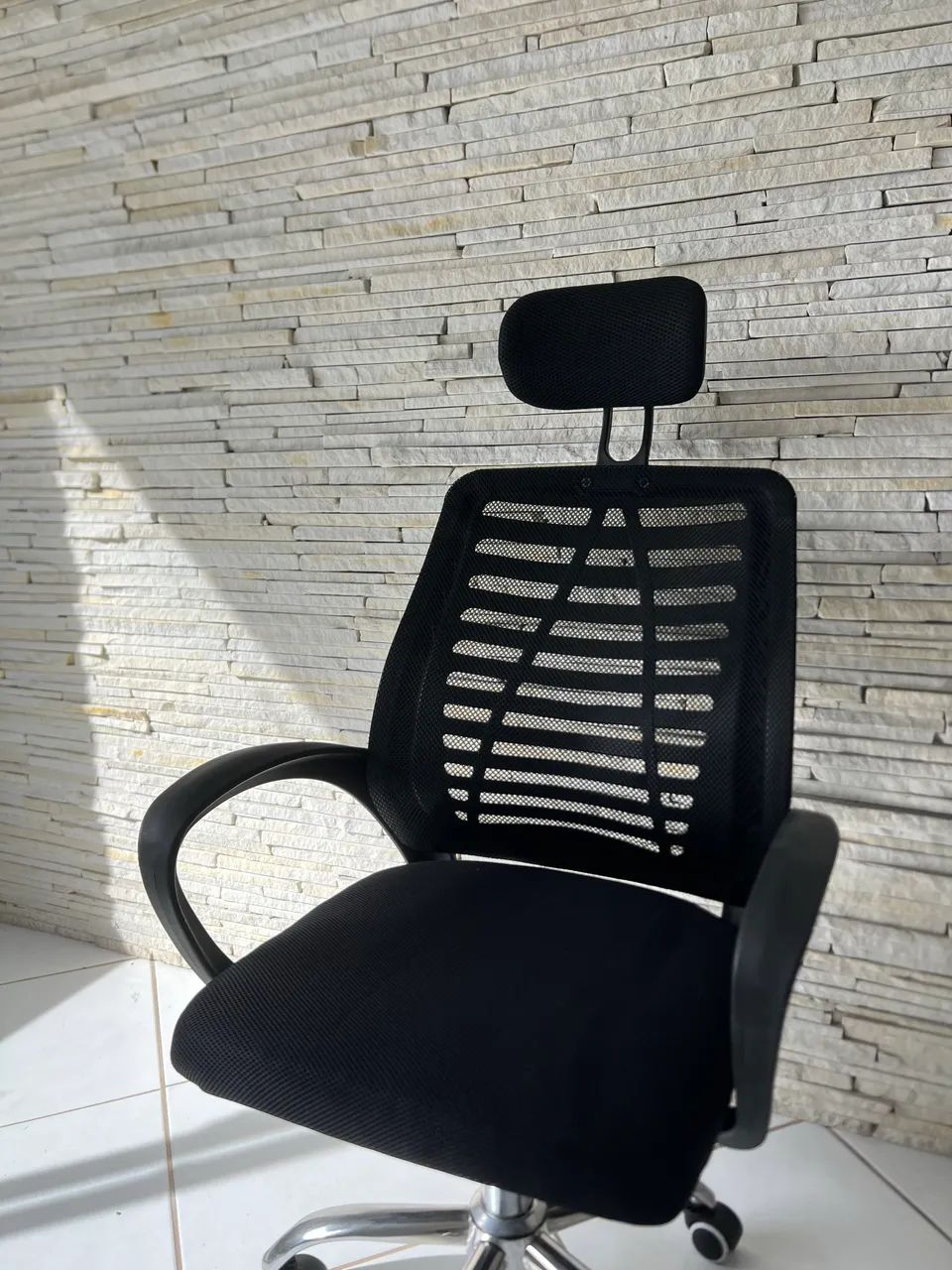 Cadeira de Escritório Ergonômica Giratória - Foto 3