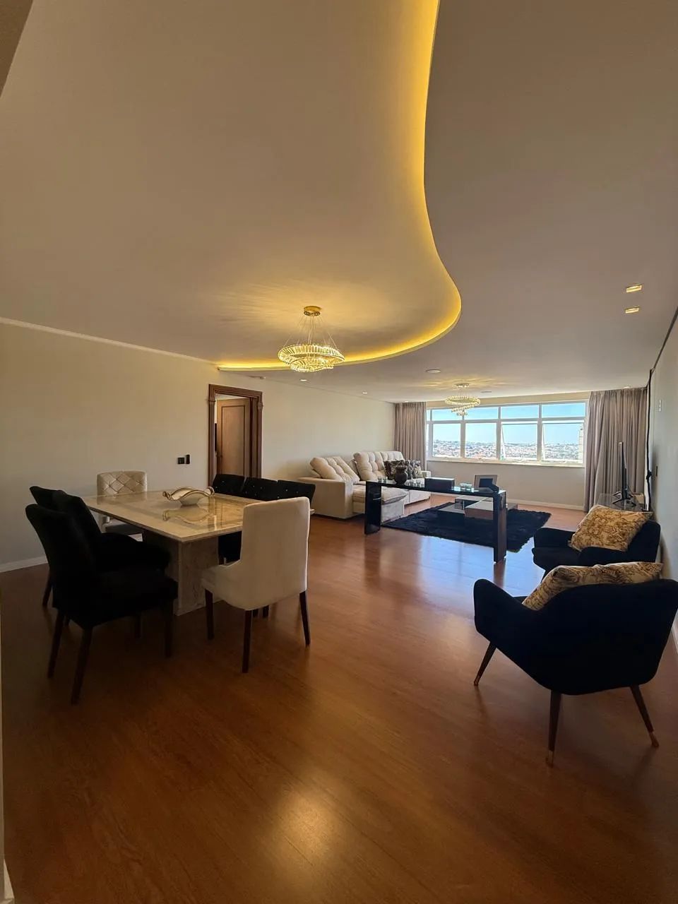 Apartamento no centro da cidade com 190m² Edifício Tatuibi