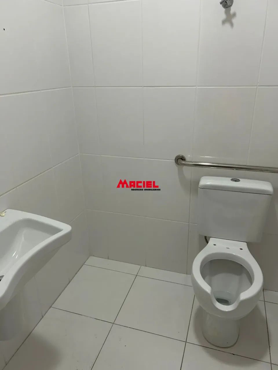 ÓTIMO PONTO COMERCIAL EM AVENIDA BASTANTE MOVIMENTADA, COM MEZANINO E 2 WC`S - Foto 2