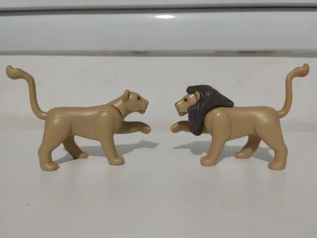 Playmobil leão e leoa  - Foto 3