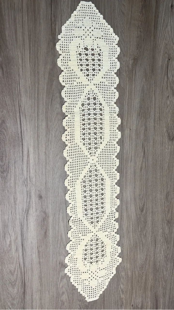 Caminho de mesa em crochê 
