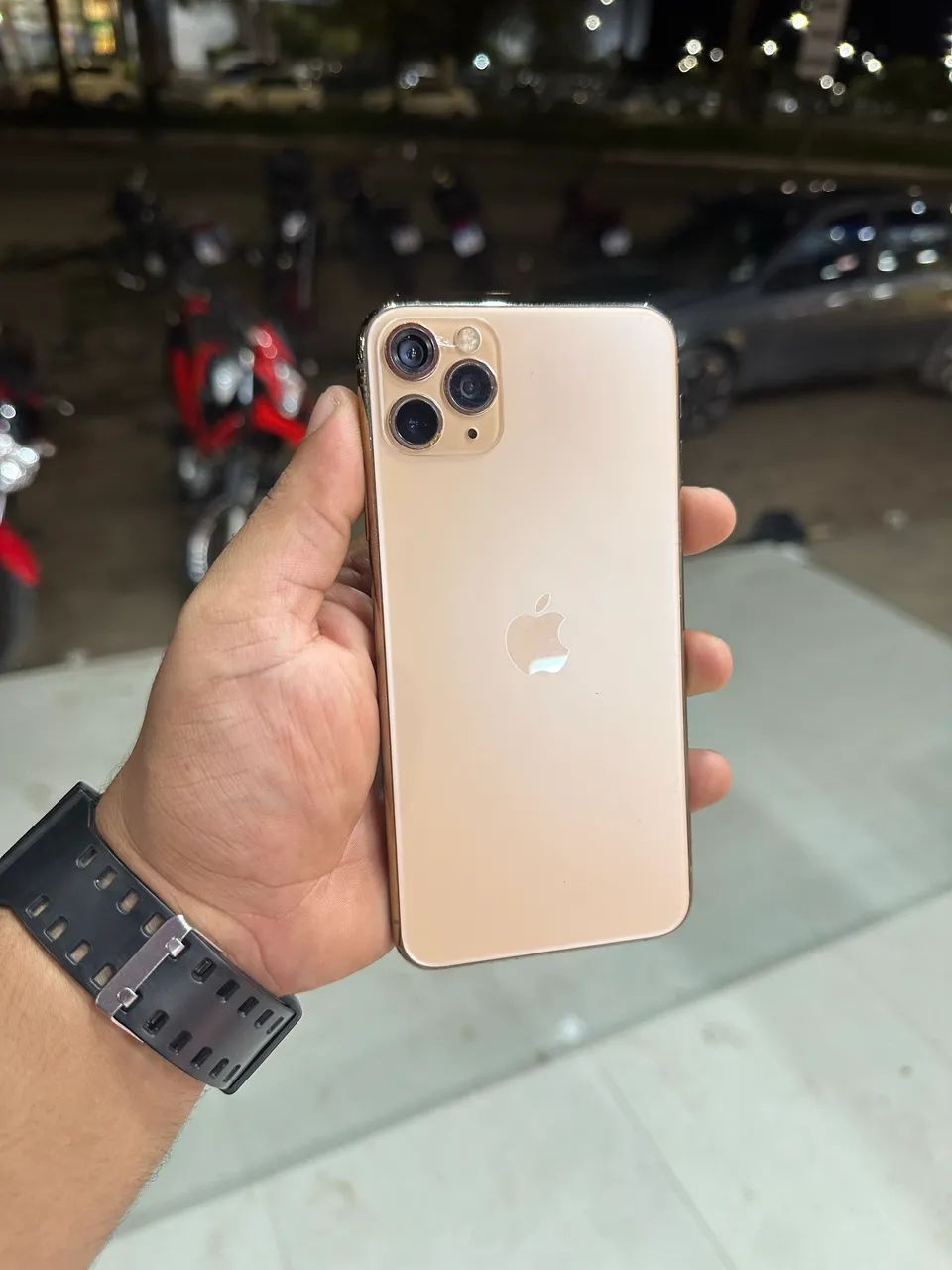 iPhone 11 pro max Gold impecável confira ! 
