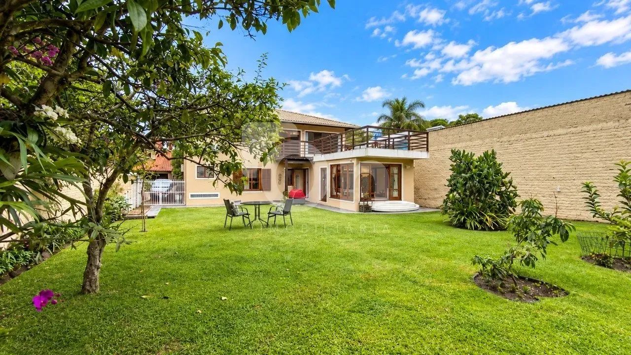 Casa de 4 dormitórios no Sambaqui - Foto 4