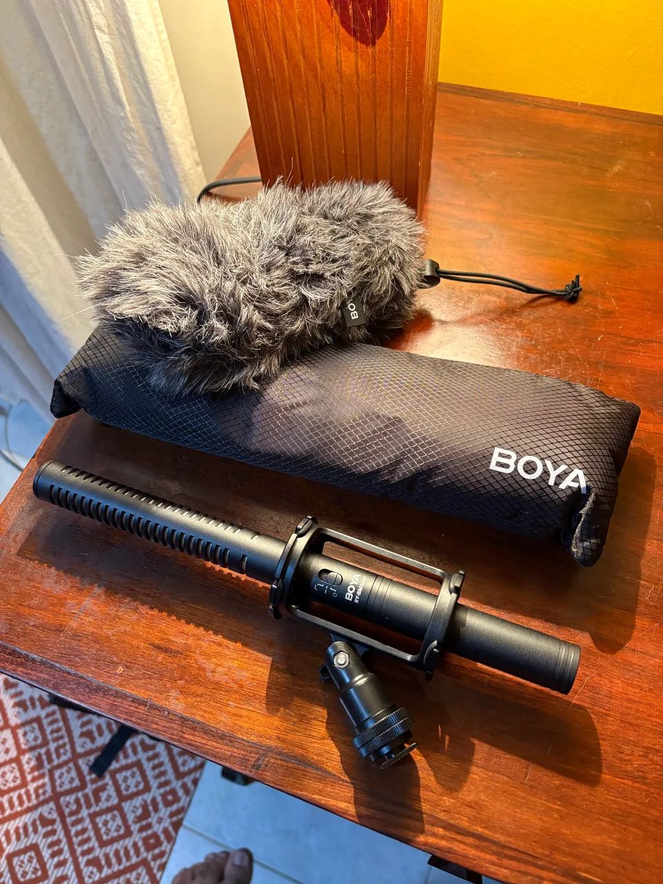 Microfone shotgun Boya By-bm6060