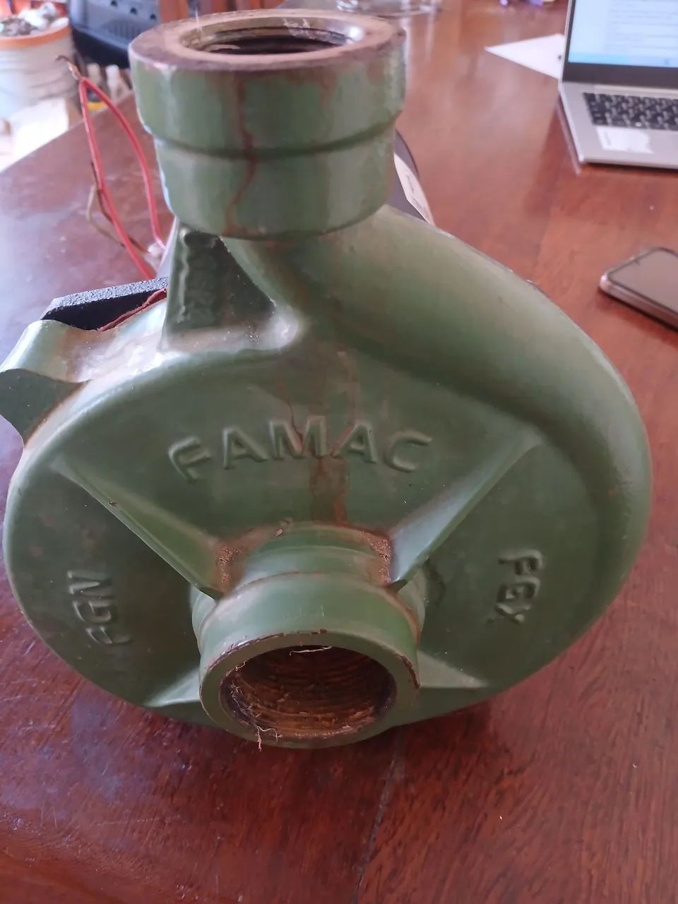 Vendo 01 bomba d'água FAMAC seminova  de 2cv de potência,  bifase. - Foto 3