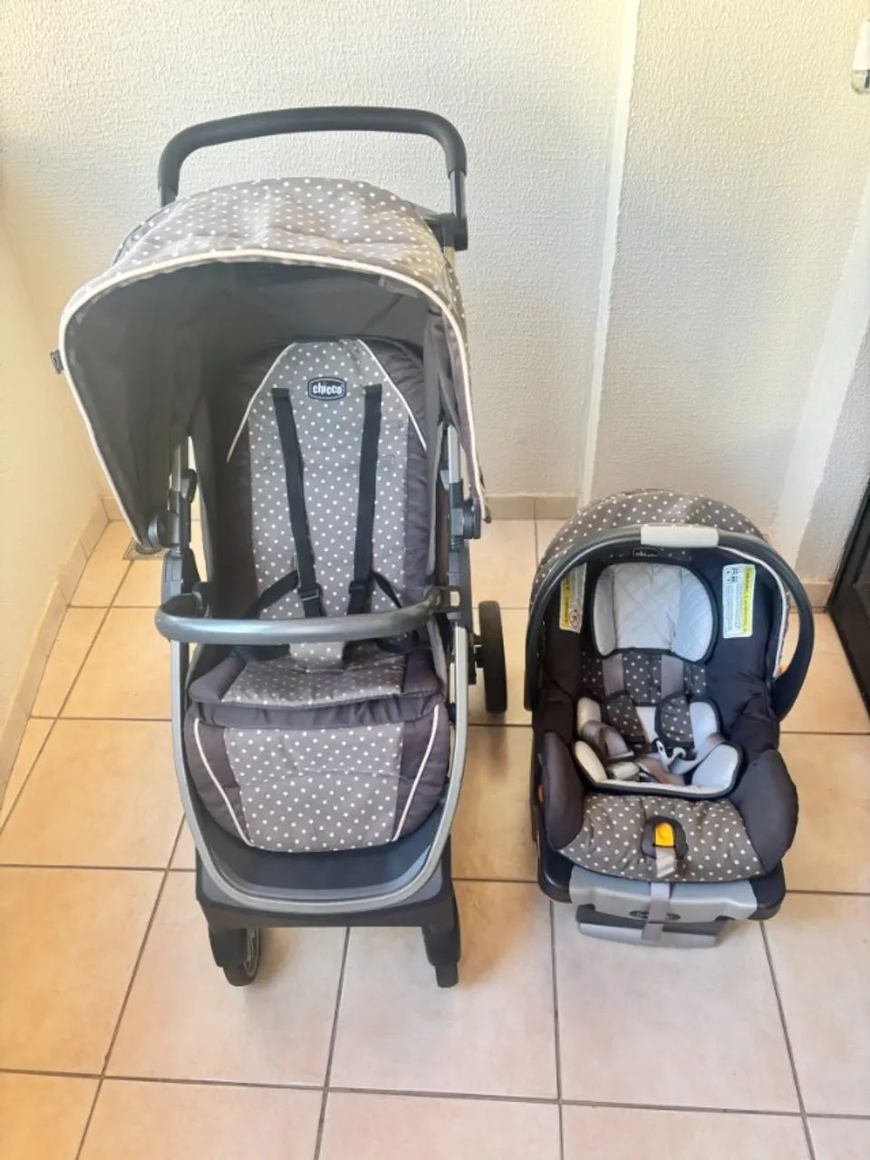 Carrinho de bebê Chicco Bravo Trio Travel System - Foto 4