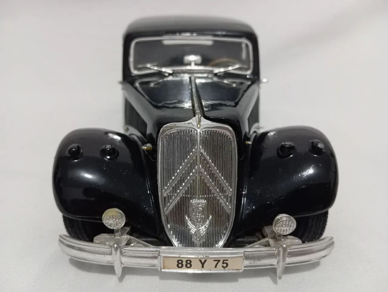 CITROEN 15CV 6 CYL 1952 - 1/18 MAISTO MINIATURA - Hobbies e
