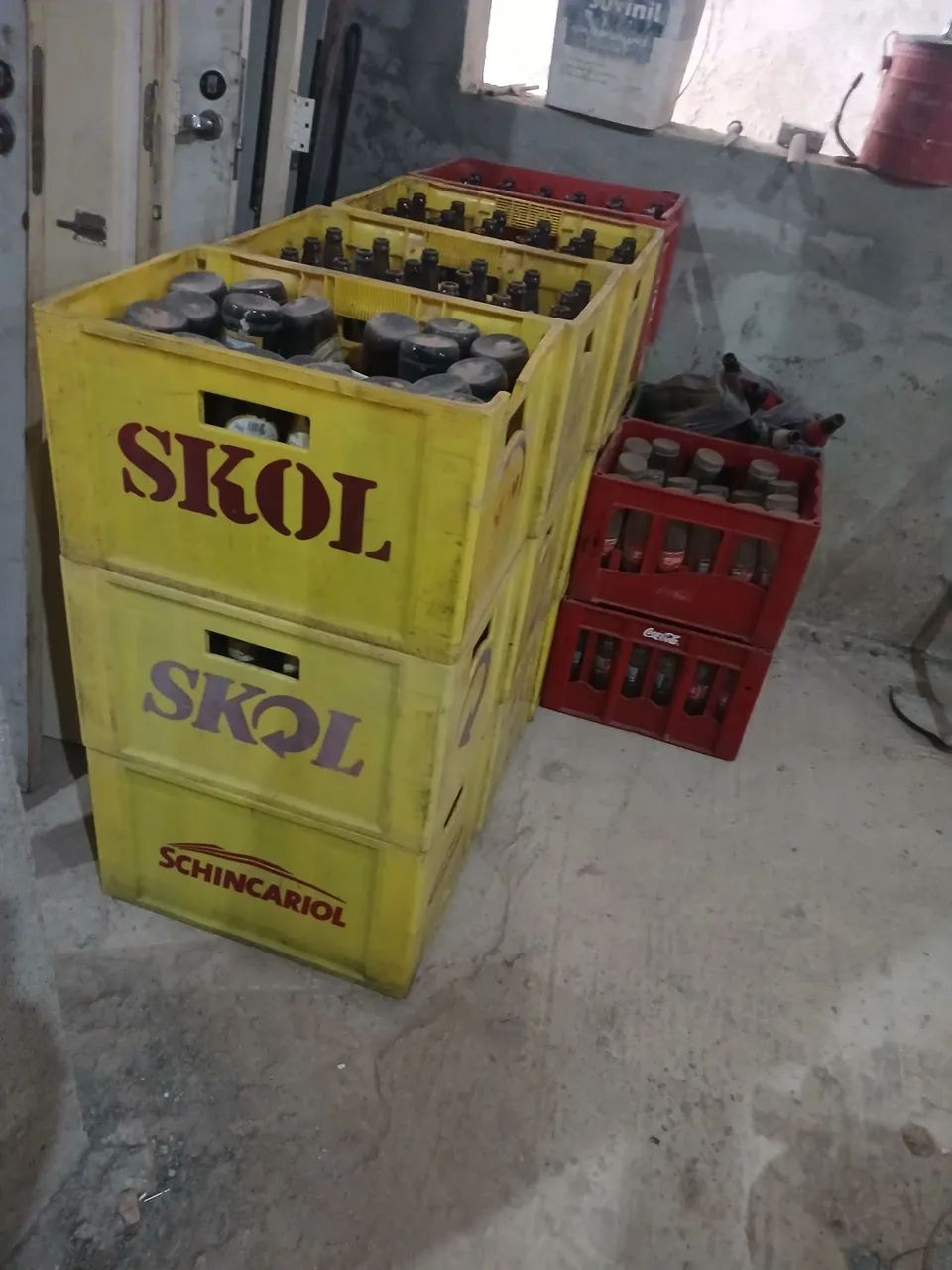 Caixas e garrafas skol 35 cada completo - Foto 2