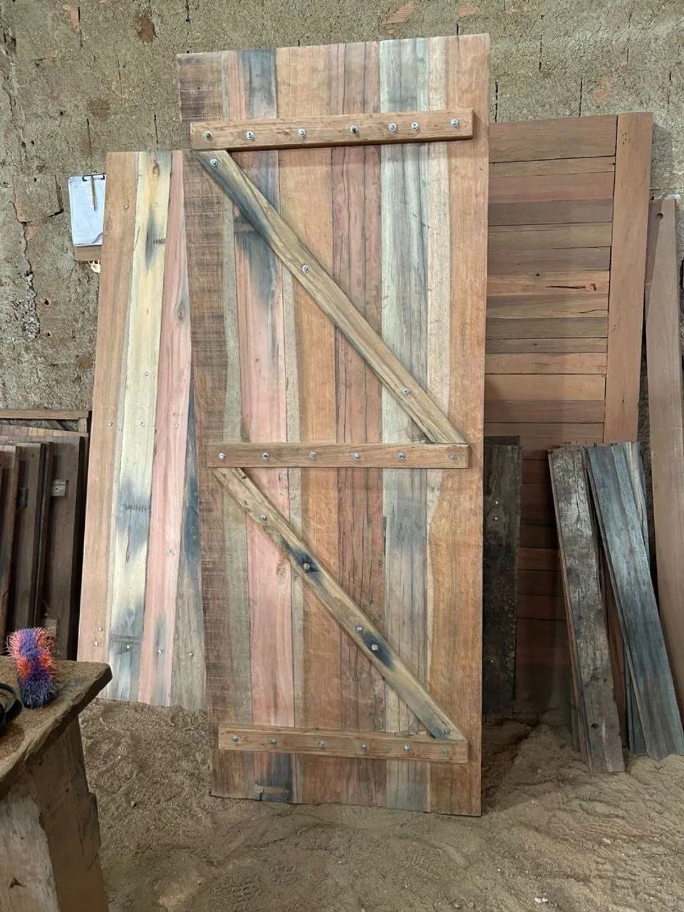 Porta rústicas feita com madeira maciça  - Foto 2