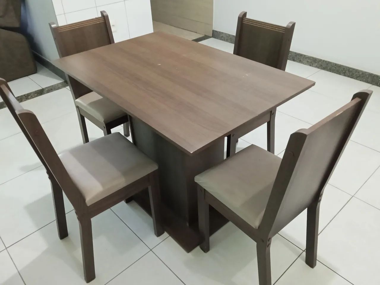 Mesa com 4 cadeiras - Foto 2