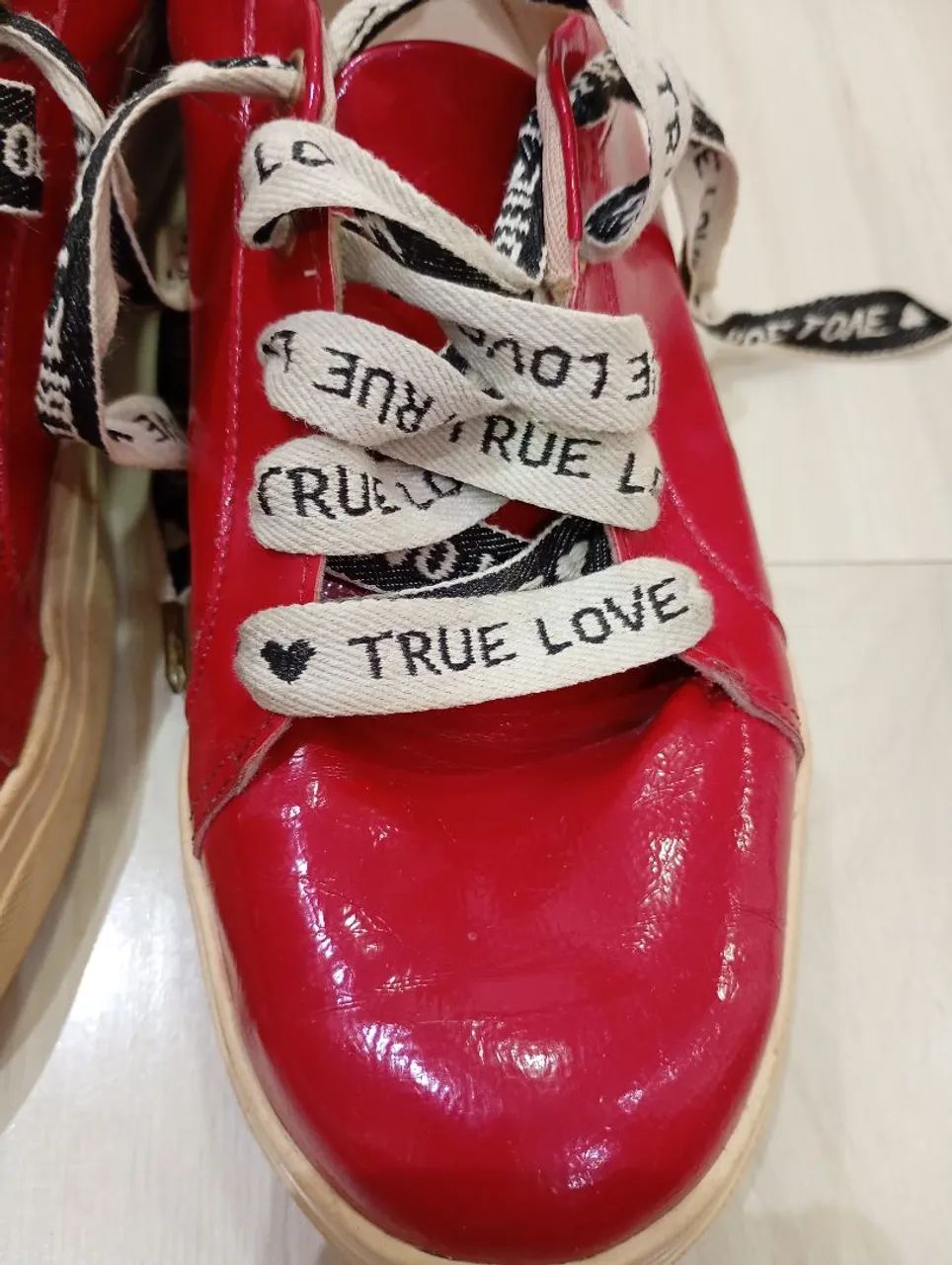 Tênis vermelho contramão  - Foto 3