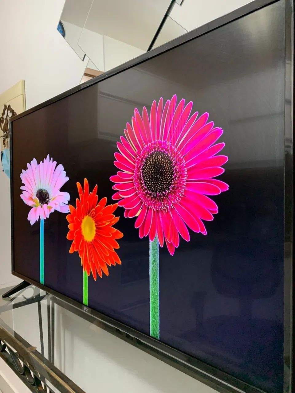 Smart tv lg 4k 43 polegadas impecável. - Foto 2