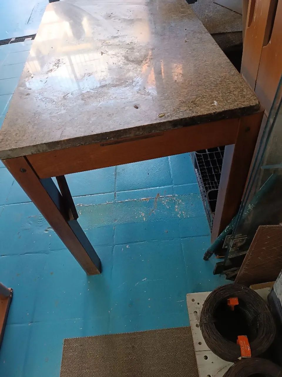 Mesa com tampão de mármore 1,20x0,70 - Foto 4