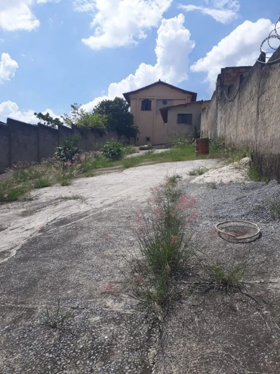Lote / Terreno com 1 quarto à venda em Belo Horizonte