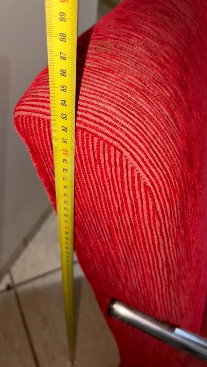 Poltrona Vermelha Estofada - Estrutura Cromada - Bom Estado   - Foto 3