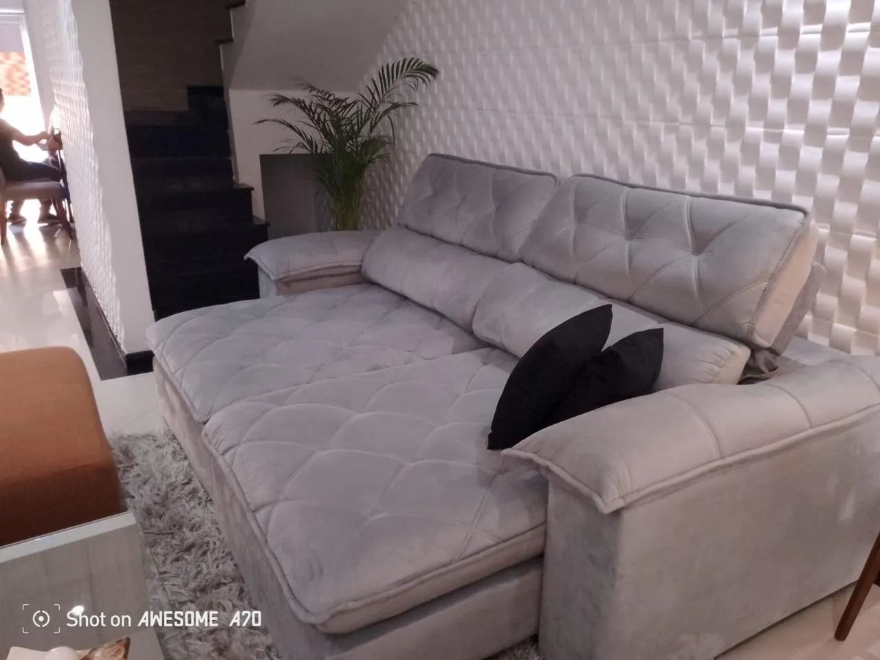 Sofá retrátil e reclinável seminovo