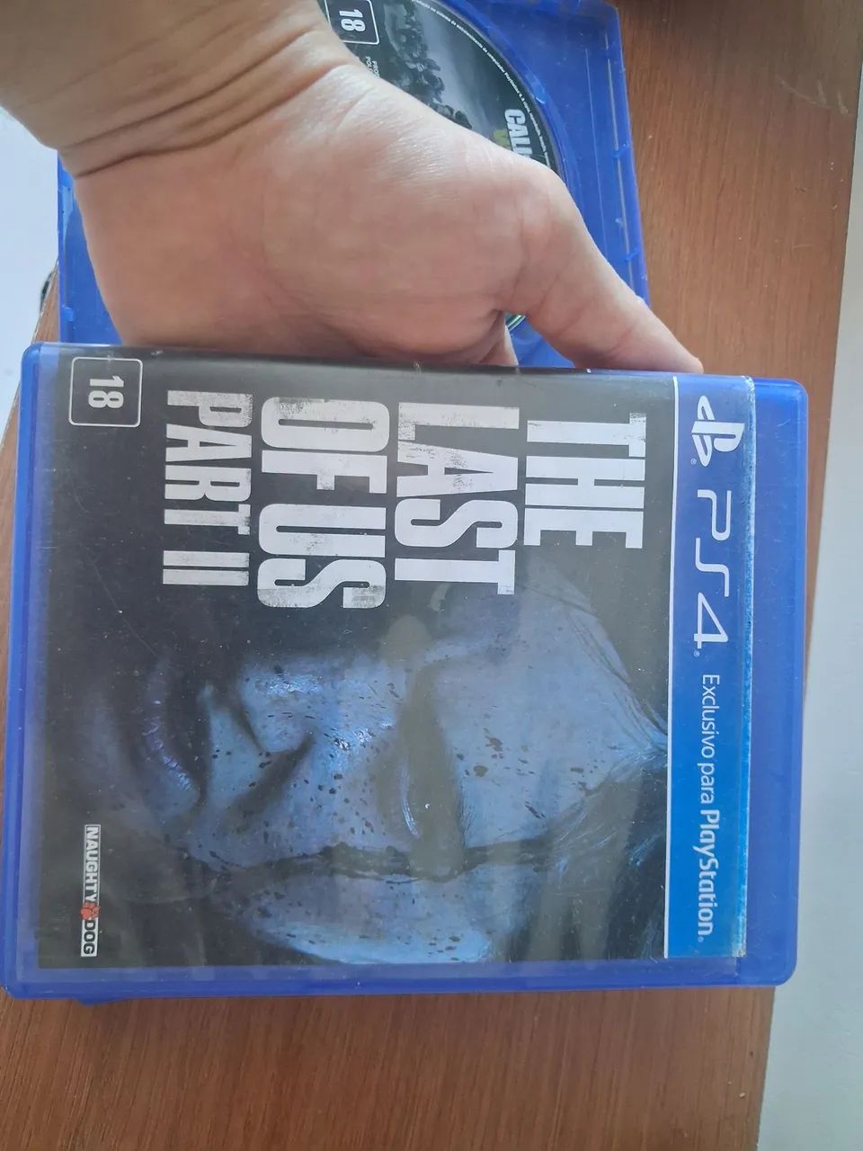 Ps4 em ótimo estado com 2 controles e 5 jogos - Foto 2