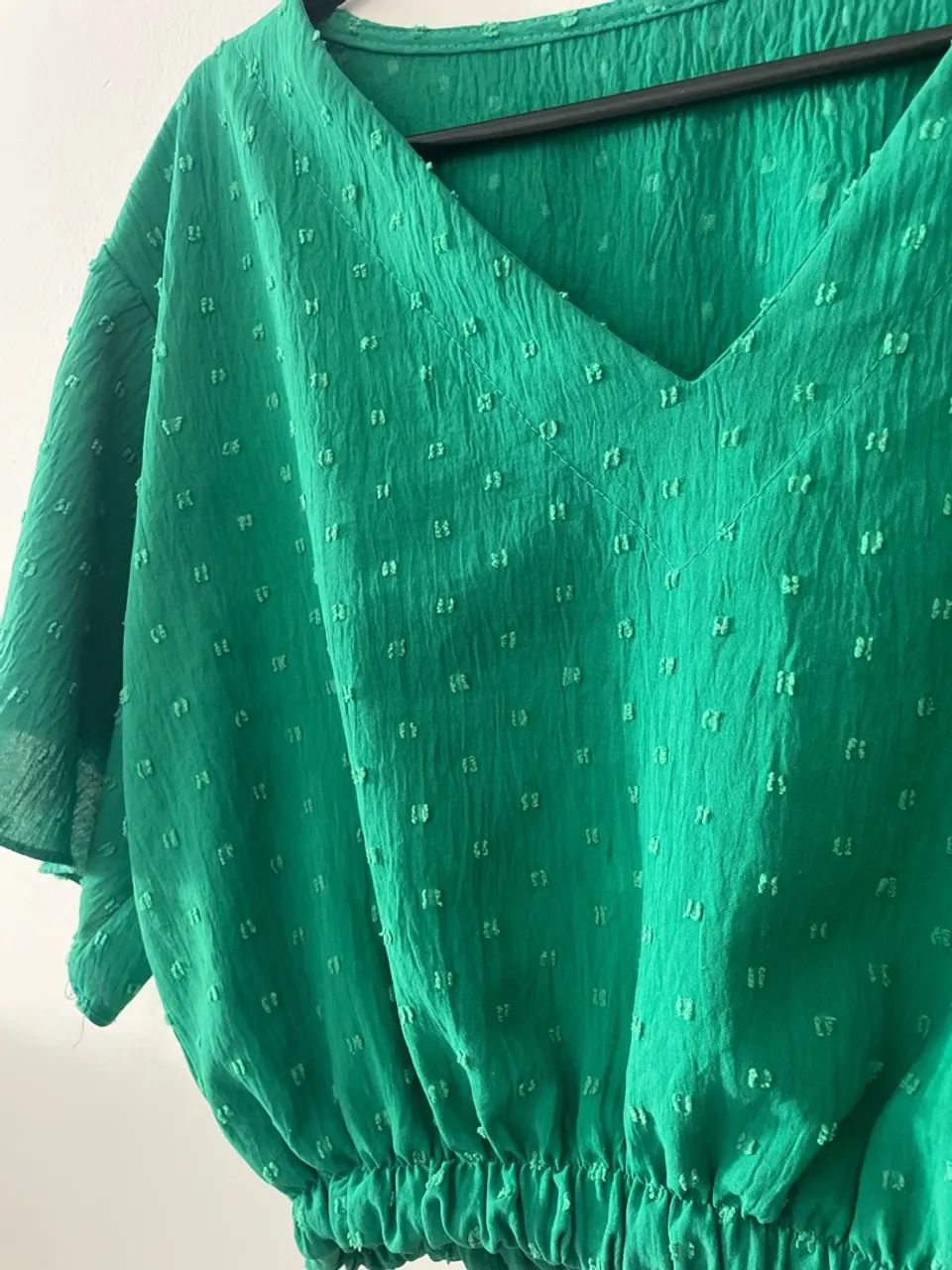 Blusa verde com bolinhas - Foto 2