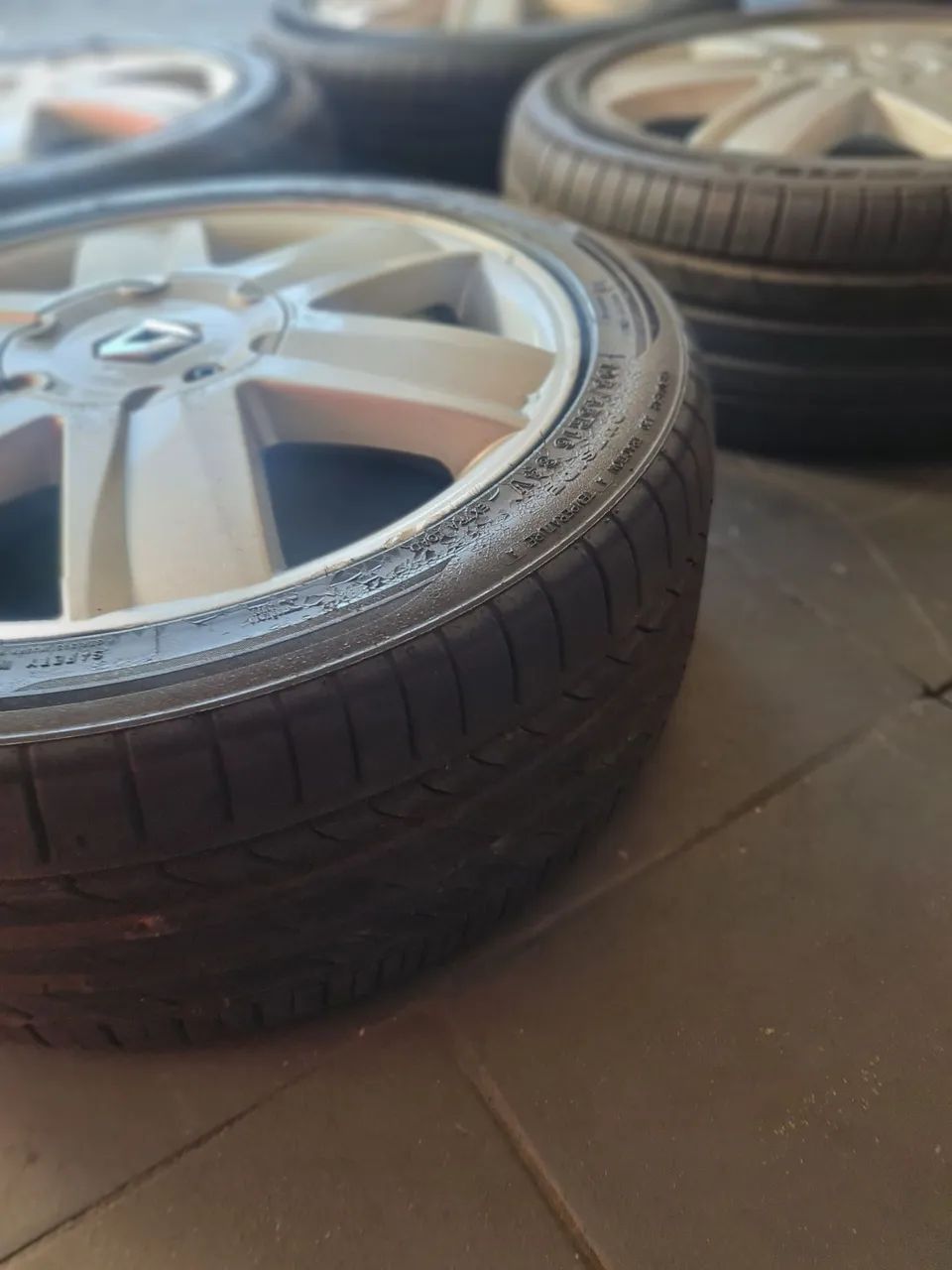 Aro 16 com 4 Pneus semi novos - Foto 3