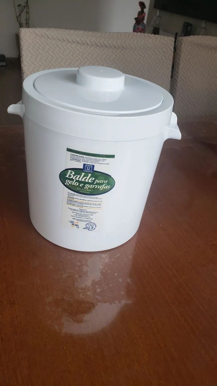Balde para gelo e garrafas da Termolar