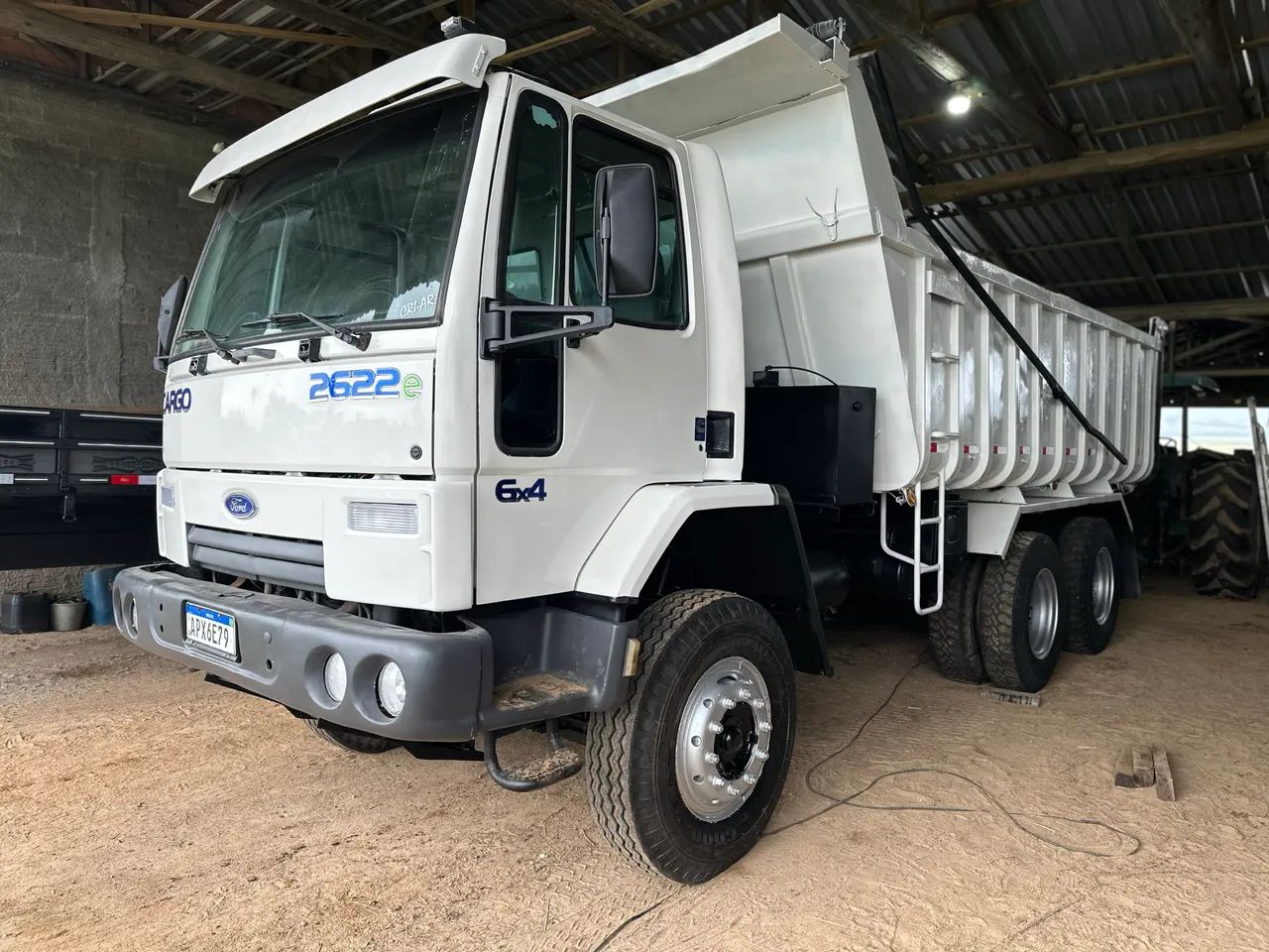 FORD CARGO 2622 CAÇAMBA TRAÇADO  - Foto 3