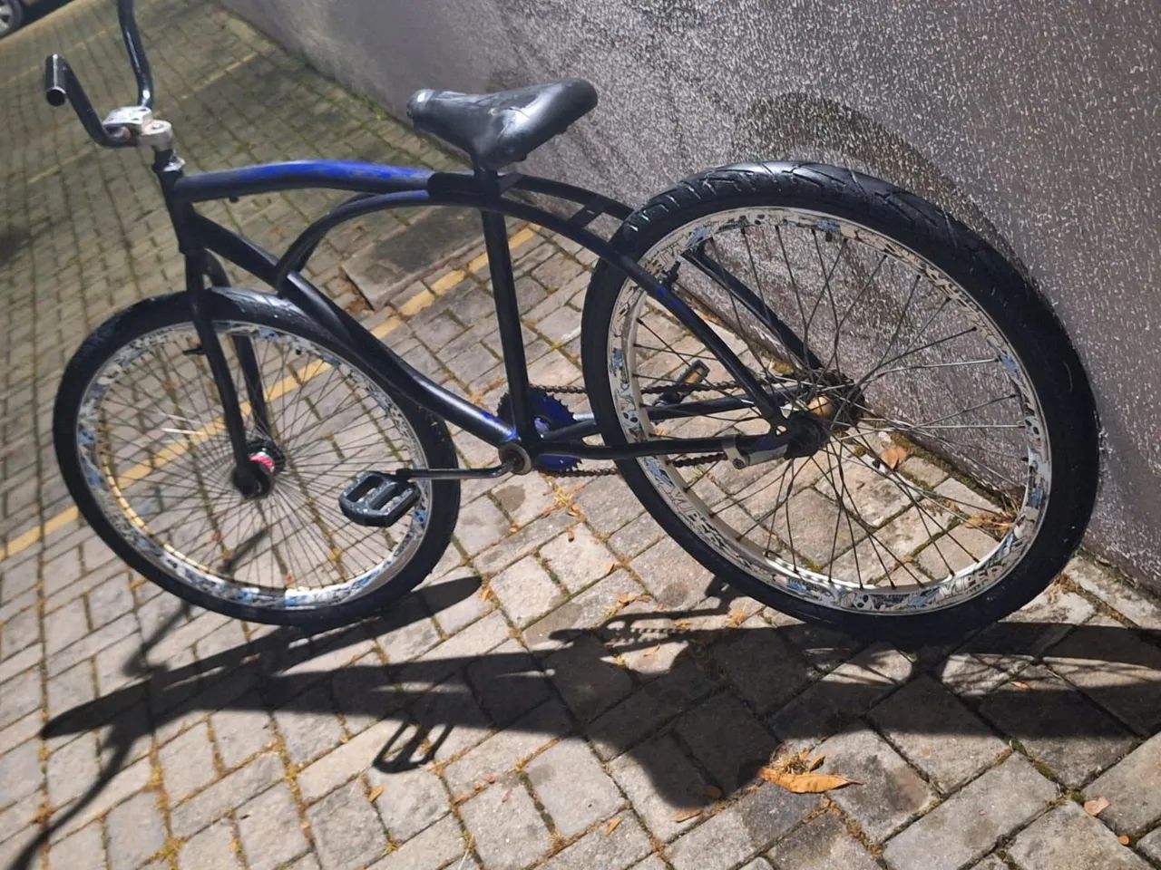 Bicicleta com freio contra pedal 