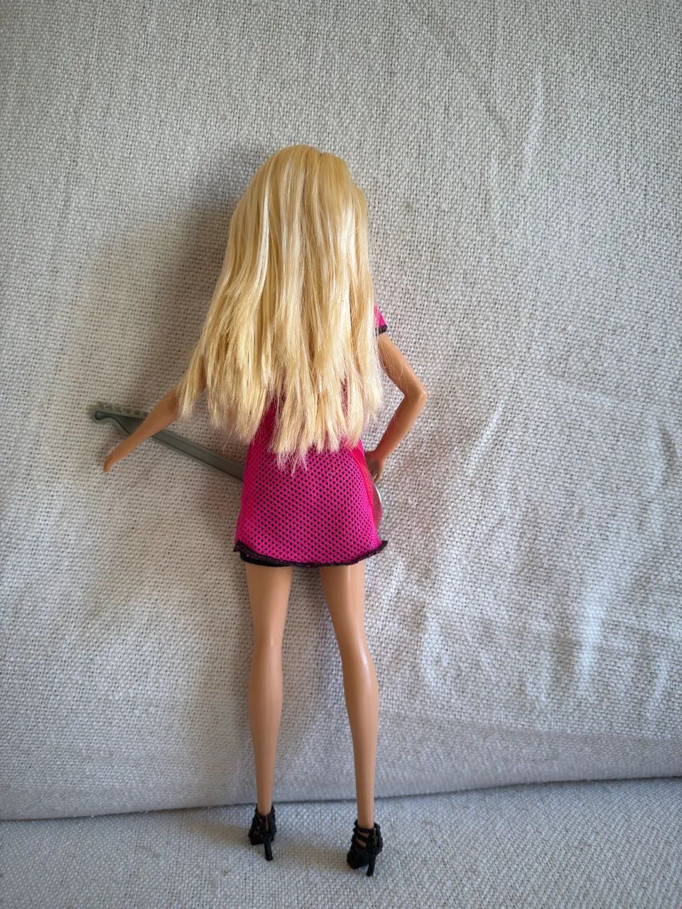 Boneca Barbie com guitarra  - Foto 4