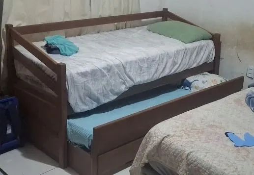 Sofa bicama de madeira com colchão 