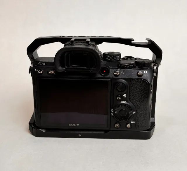 Câmera Sony A7III Alpha A7 3 Full Frame 4K + Cage SmallRig - Foto 3