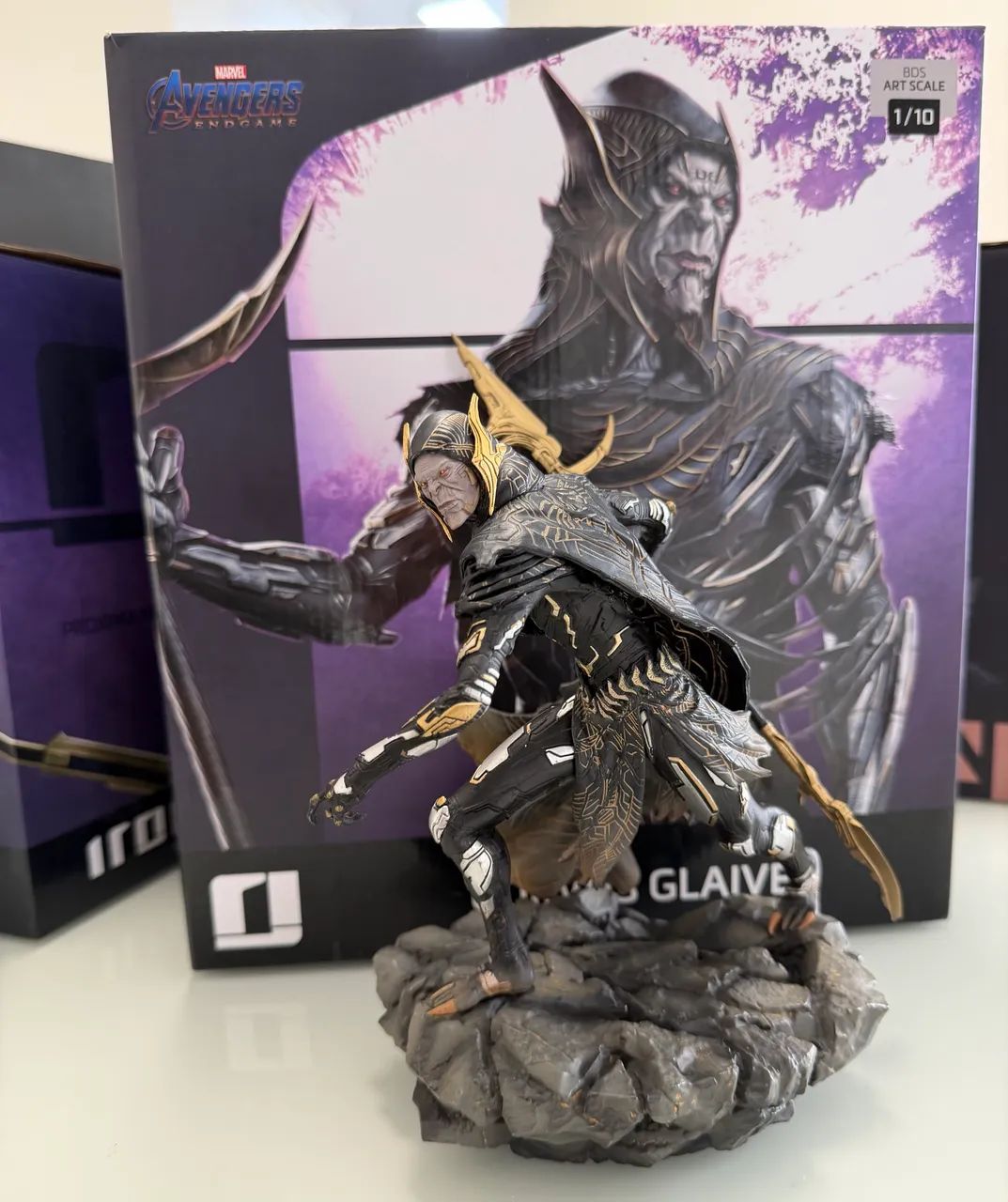 Corvus Glaive (Filhos de Thanos) 1/10 iron Studios