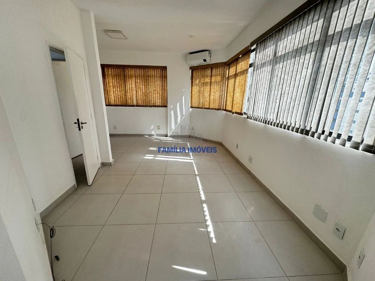 Comprar sala comercial na Pompéia em Santos