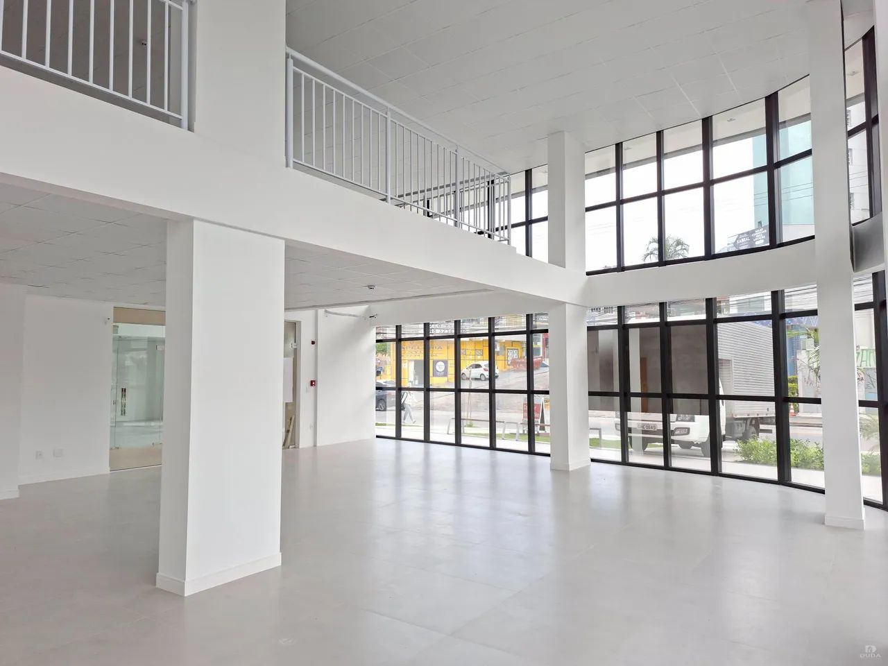Loja de esquina para alugar na Trindade com 174m²