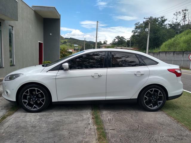 Focus Titanium-estaciona sozinho -teto -3 mil abaixo