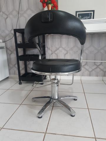 Vendo cadeira de cabeleireira - Foto 2