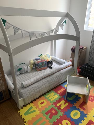 Cama de criança + cadeira e mesa