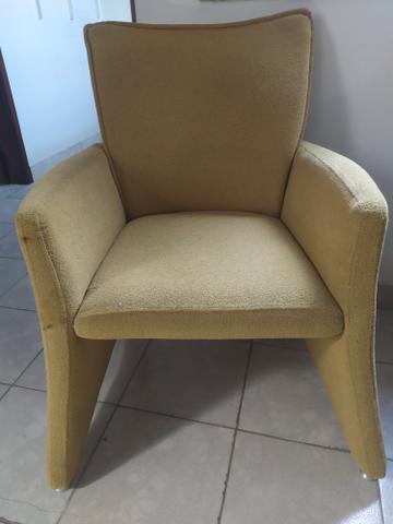 Vendo 2 poltronas arrumadas para sala com suporte lateral para guardar controles - Foto 3