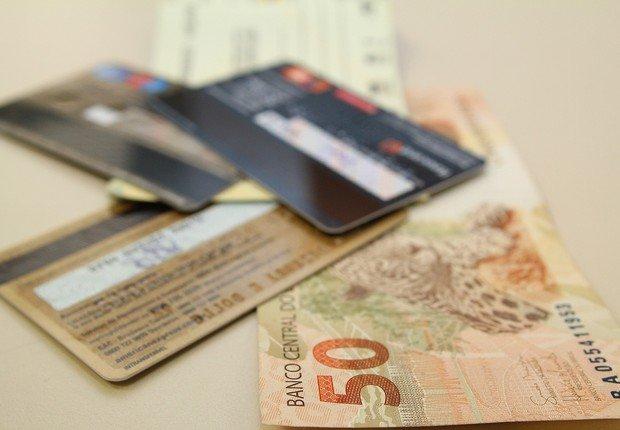 Pague suas contas no cartão de crédito em até 12 vezes