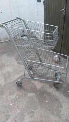Vendo este carrinho de supermercado por 40,00 valor negociável