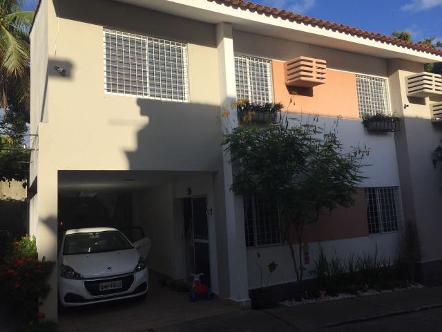 Casa ampla em Condomínio fechado em Jardim São Paulo