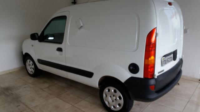 Vende se uma kangoo ano 2013 ar condicionado alarme direção hidraulica