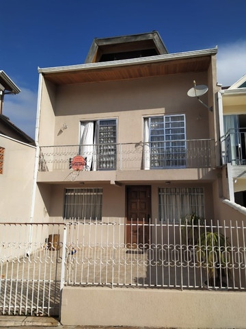 Sobrado triplex no bairro Portão.