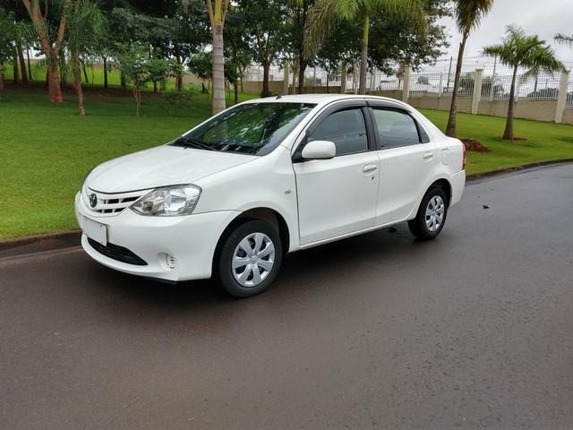 Toyota Etios 2013 XS 1.5 completo