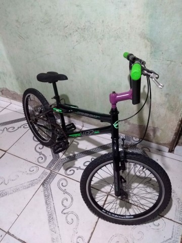 Vendo esta bike BMX aro 20 infantil